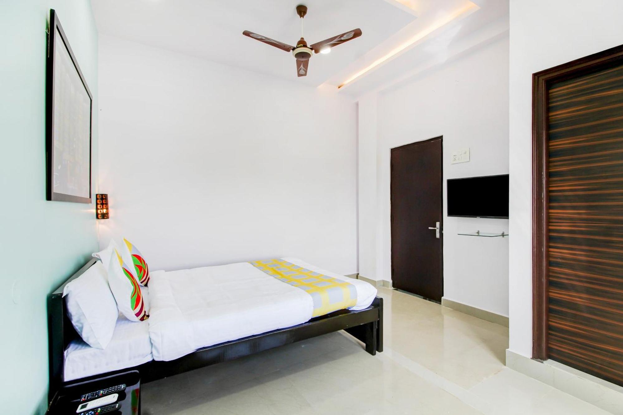 Hotel O Home Comfortable Stays, Near Aasam Gadh Current Office Sururnagar 외부 사진